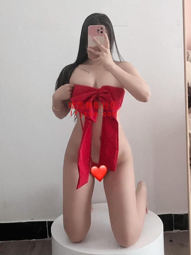 昆明极品嫩妹，个人兼职水多逼紧插进去就出水，放得开玩得开