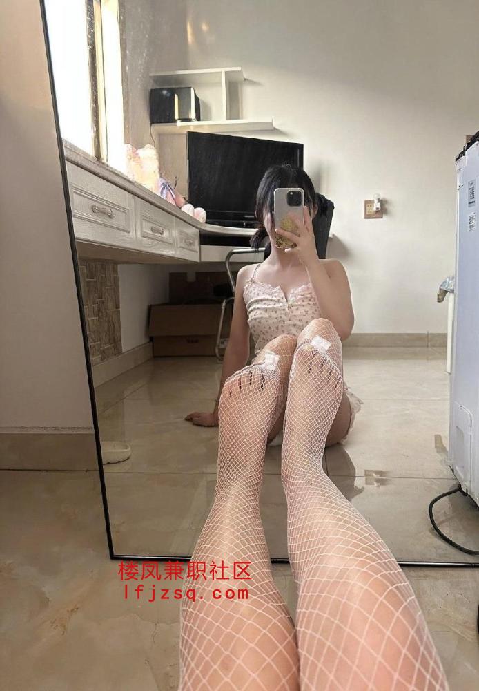 成都极品高颜值多汁白虎性感小骚货