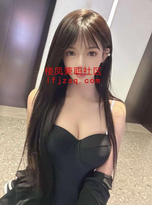 三亚风骚黑丝御姐会潮喷