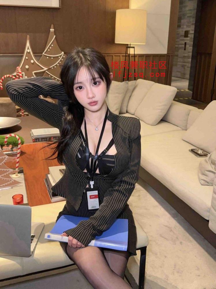 炮架子黑丝多汁小妖精