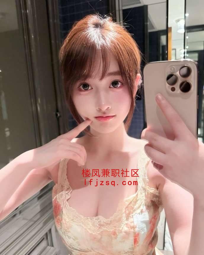 益阳市职业学院妹子清纯反差初次下海兼职带工作室
