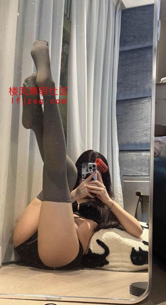 重庆刚下海小妹性格温柔 迷情投入粉嫩桃穴，极度敏感易湿