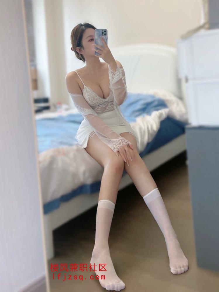 包头尤物极品鲍鱼超级粉妹妹，巨乳小母狗会潮喷