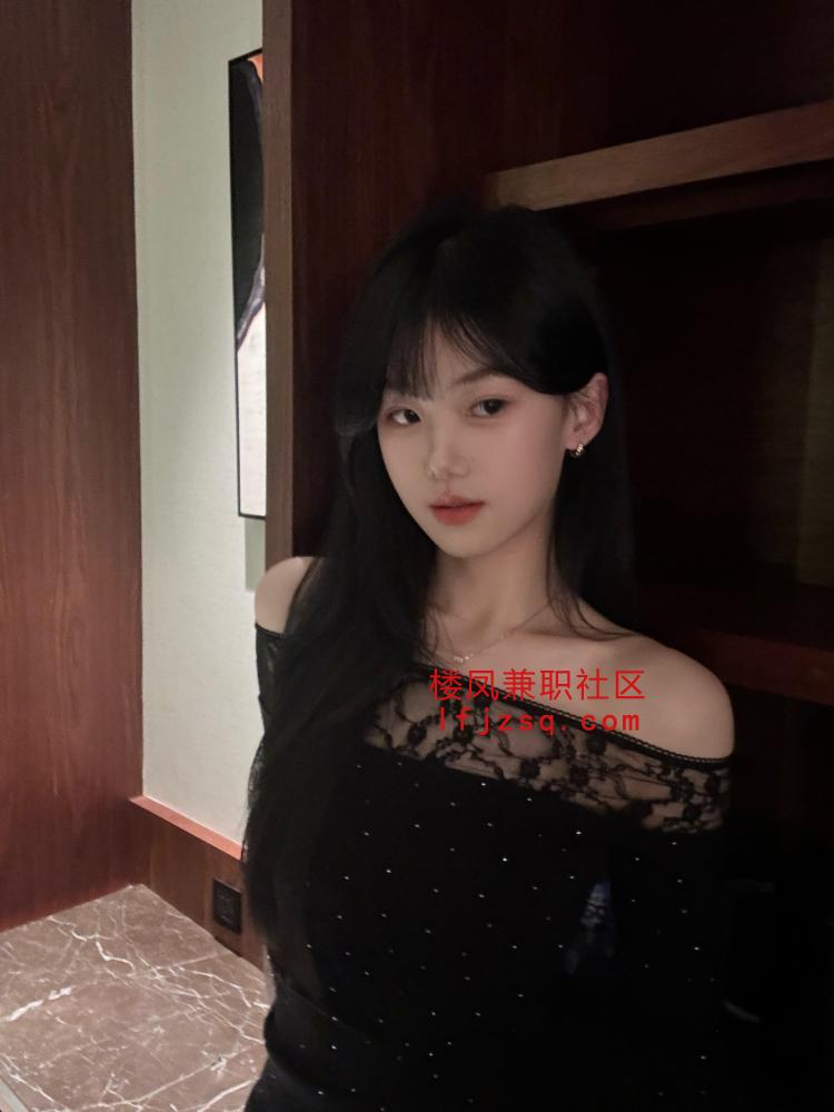纯欲美女极品身材极致反差个人兼职