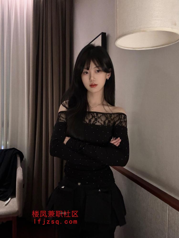 纯欲美女极品身材极致反差个人兼职