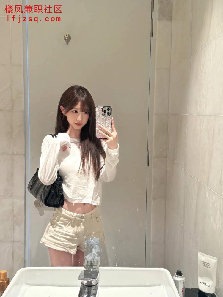 上海蜂腰翘臀大胸妹，小妹自带公寓 小女孩真实一条龙服务