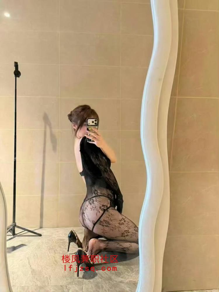 大奶嫩妹反差性欲强烈身材极品