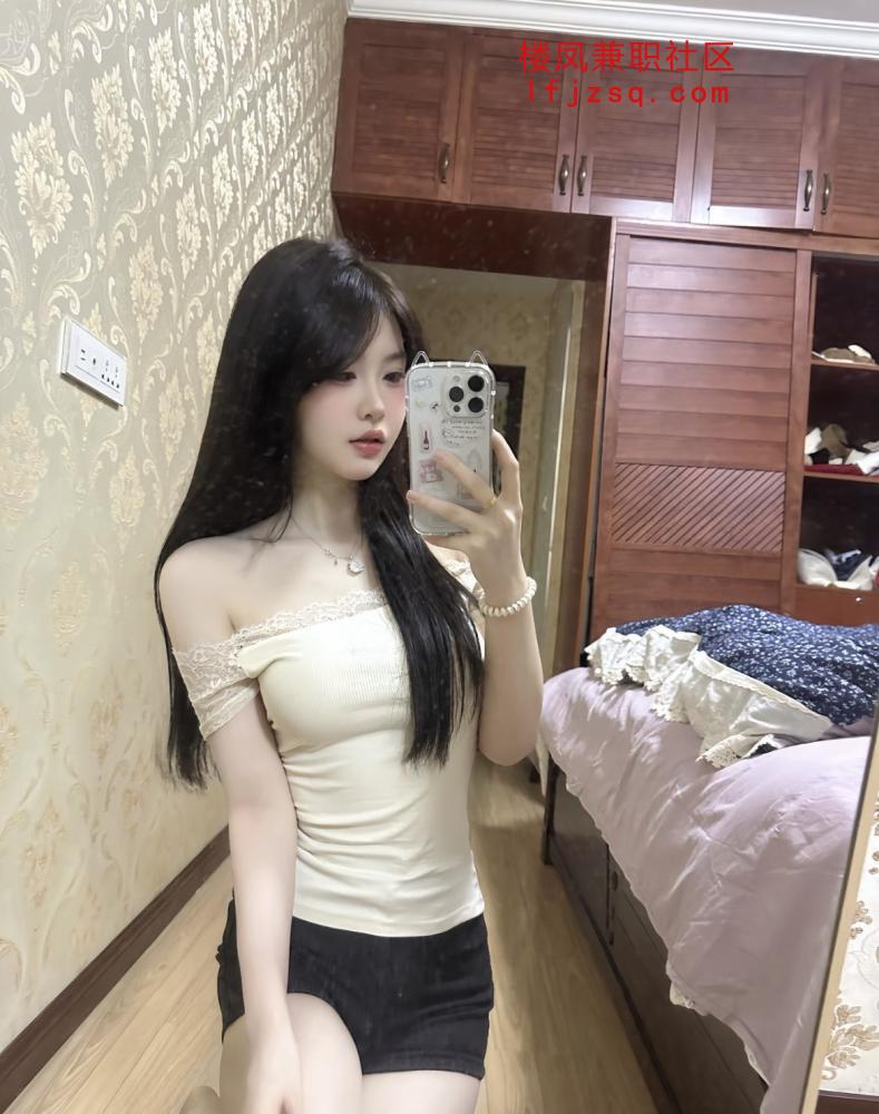 身材真好紧致苗条应该没少锻炼 穿很性感的衣服迎接我 吹功一流 下面条件不错 紧