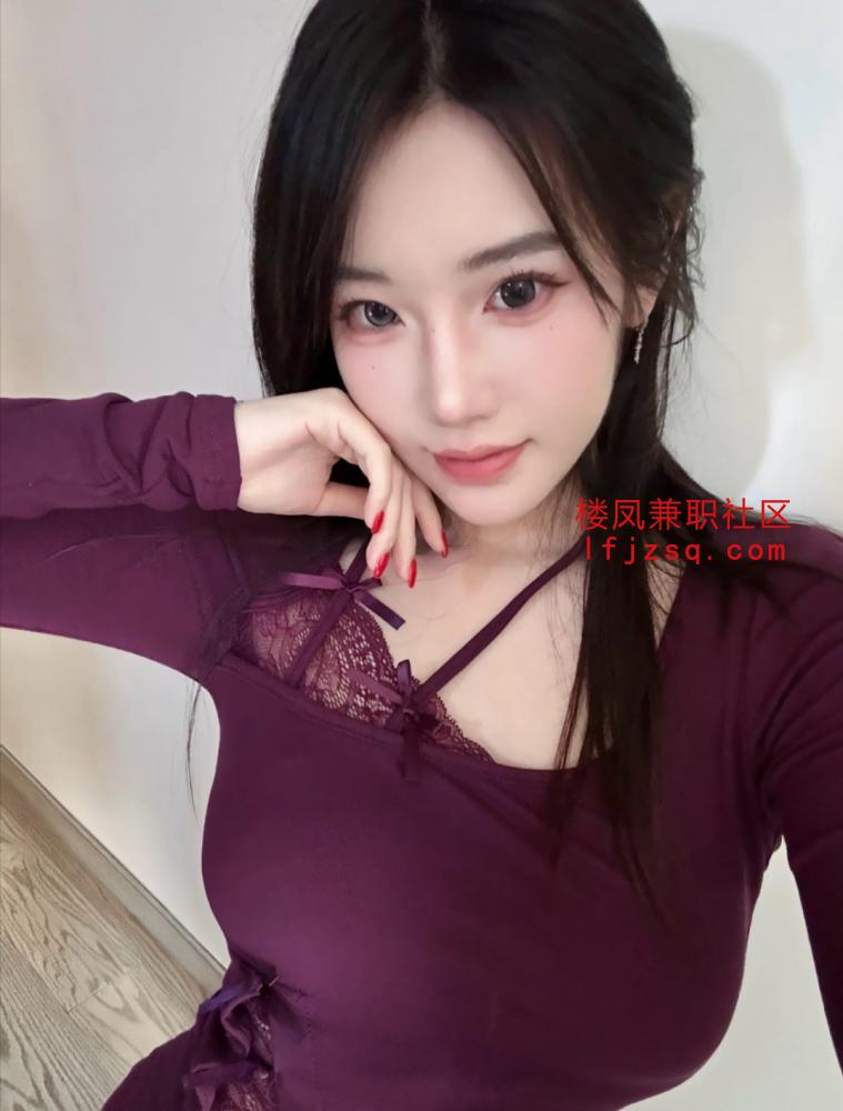 胸摸上去也很舒服 挺拔柔软 服务态度也很好 真是年少不知姐姐好 真人身材不错