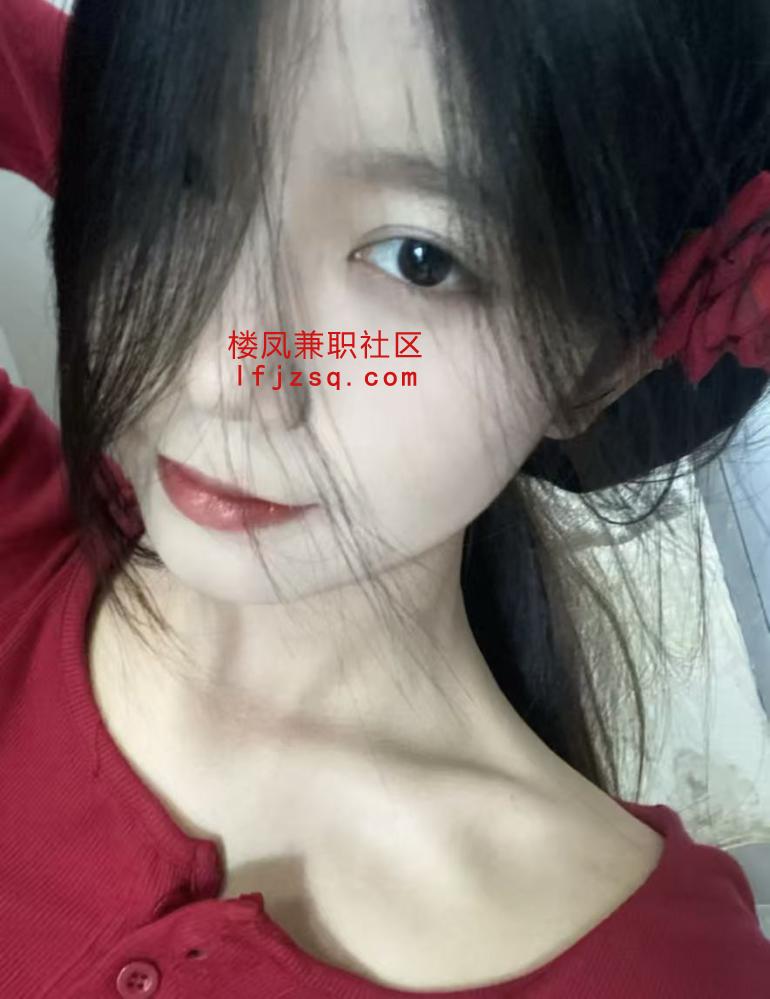 我看着她的大屁股忍不住舔了她的豆豆 我们互舔一会我受不了了带上套就插入了九