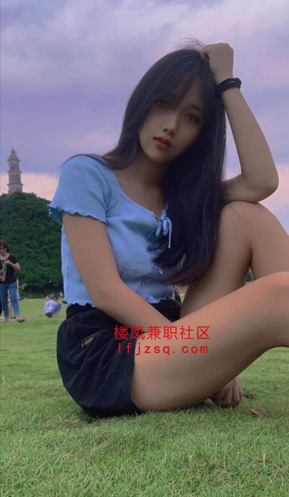 碎花裙长腿妹妹