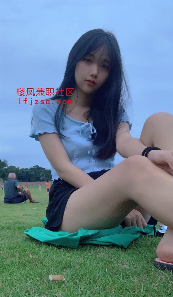 碎花裙长腿妹妹