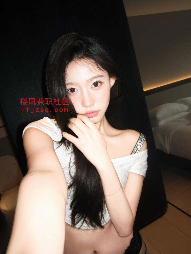 重庆市极品美人会舔会吸活儿真好（可外出不提前收费