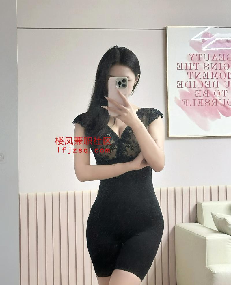 南京妹子会各种角色扮演姿势多主动吸肉