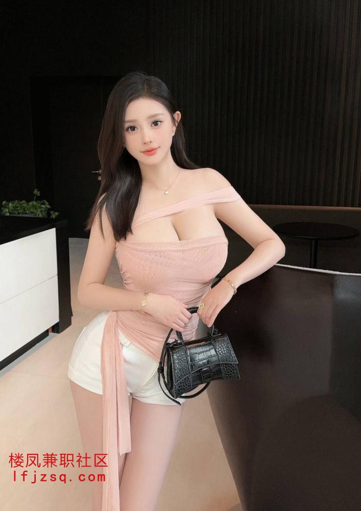 巨乳炮架婴儿肥小娇妻会潮喷