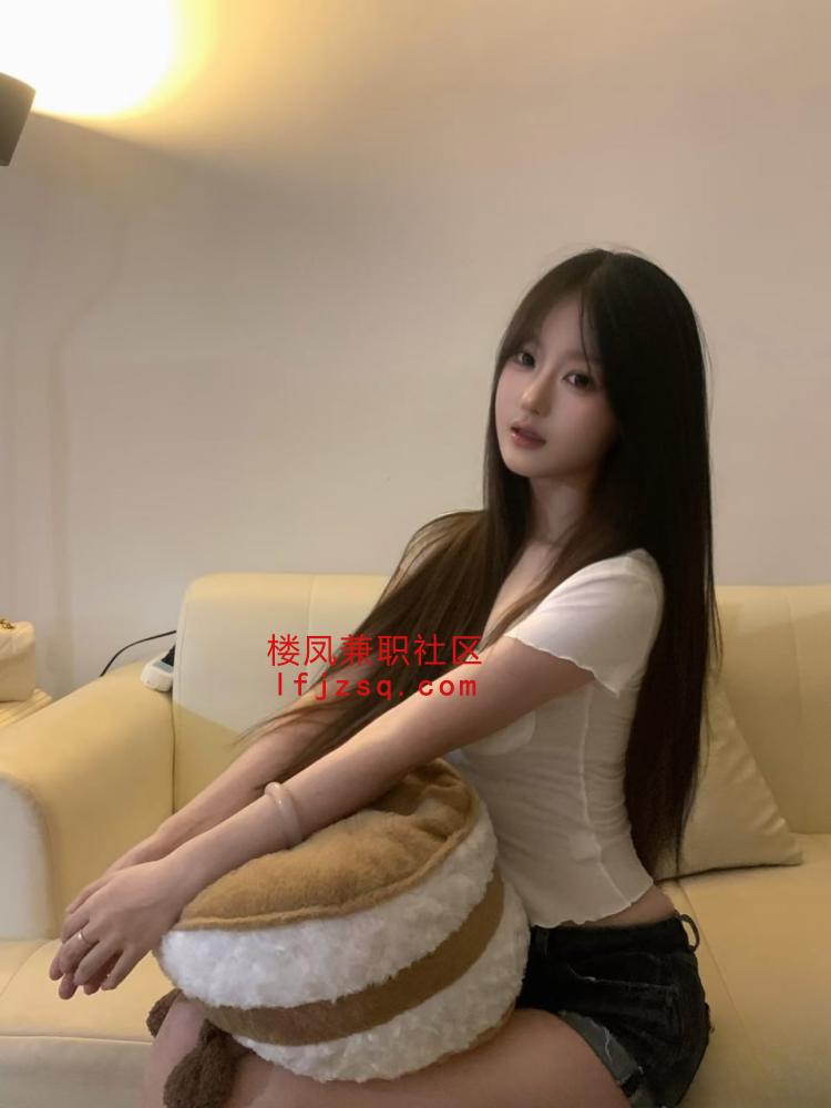 童颜巨乳邻家大长腿妹妹 很是会提供情绪价值