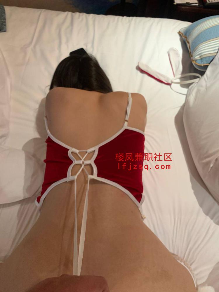 拉萨极品长腿白皙身材尤物妹妹，白丝顶级足交技巧高超。