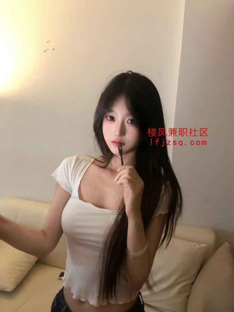 三点粉嫩邻家妹妹下面紧