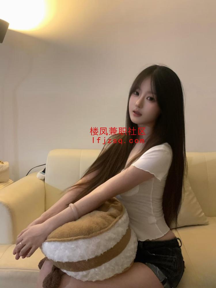 三点粉嫩邻家妹妹下面紧