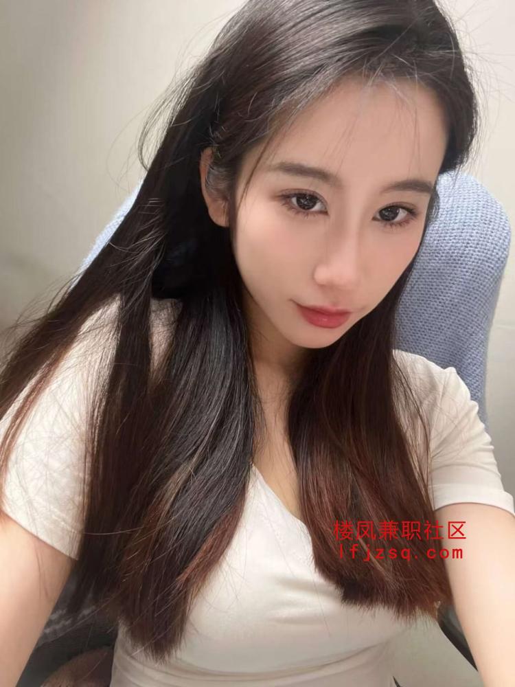 大连绝美奶大小骚货很诱人