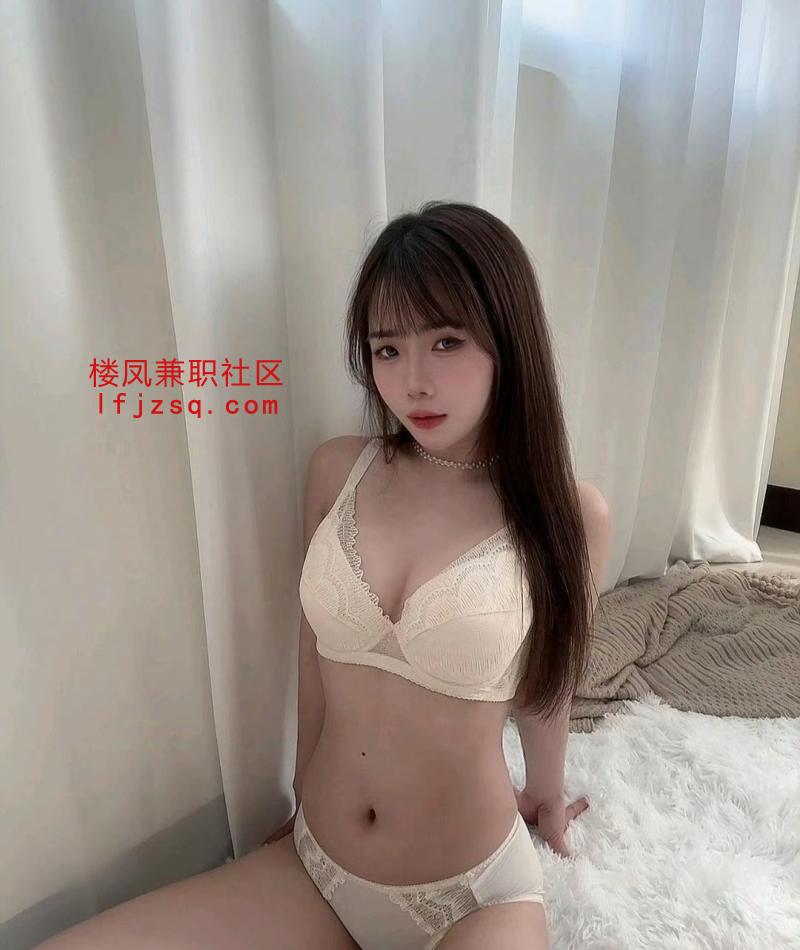 大胸女颜值不错，身材微胖