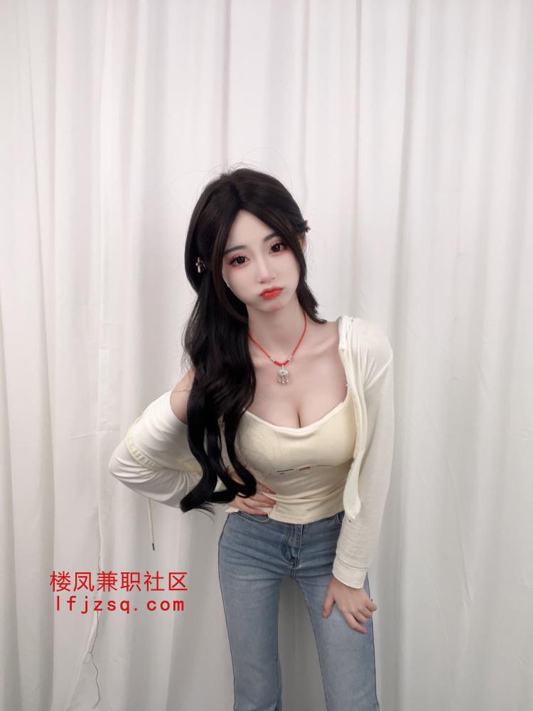 泉州性感大奶气质妹妹美腿丝足控也外出