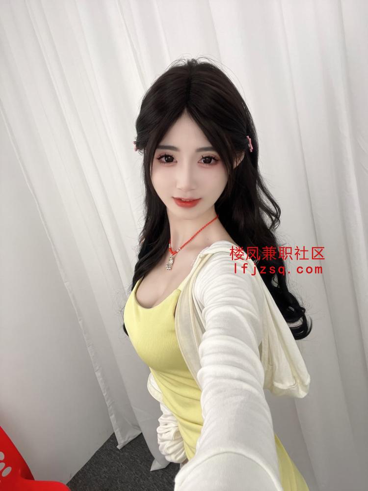 泉州性感大奶气质妹妹美腿丝足控也外出