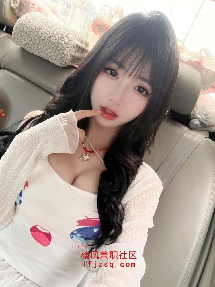 泉州性感大奶气质妹妹美腿丝足控也外出