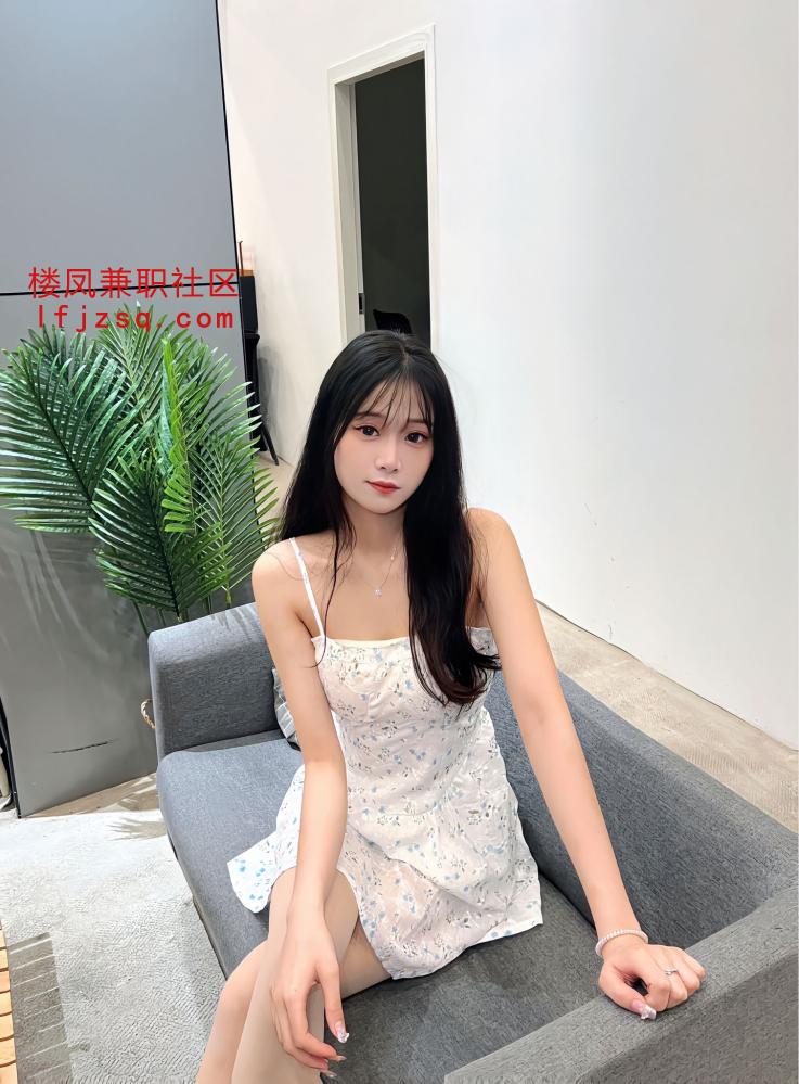 00后闷骚小嫩鸡，随意玩弄可调教