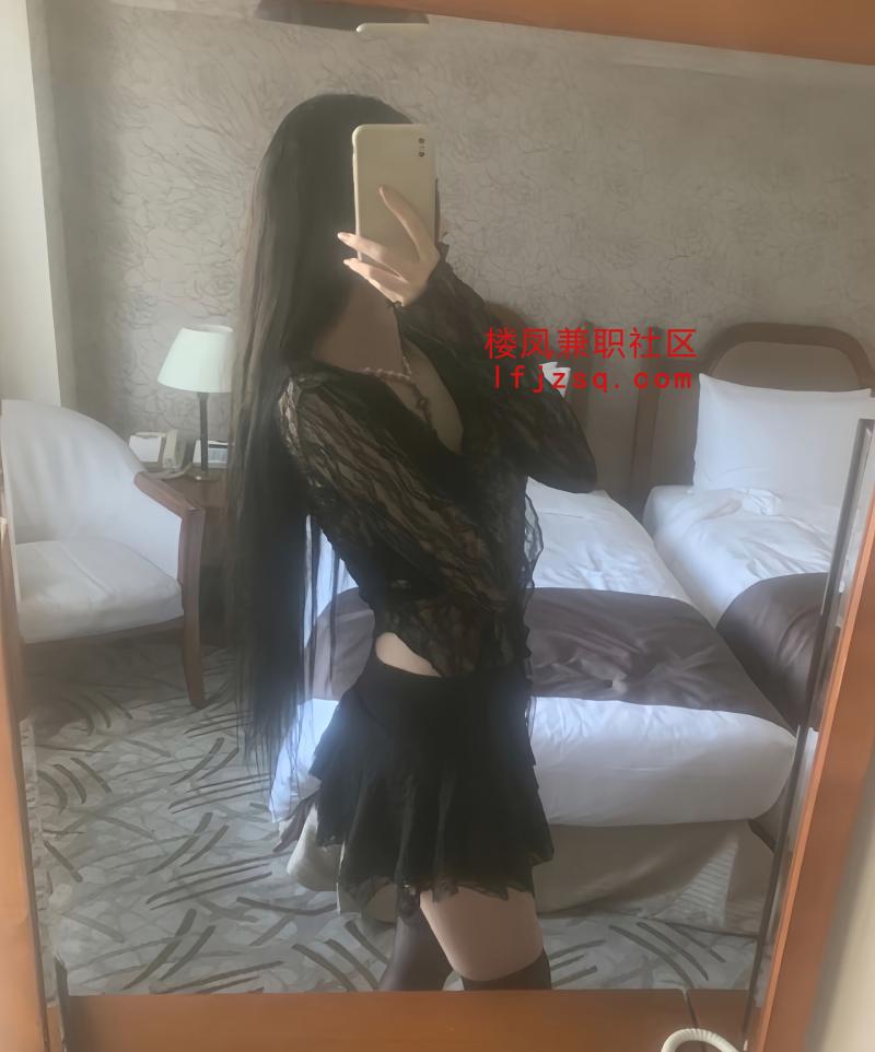 零零后肤白嫩逼水多易喷