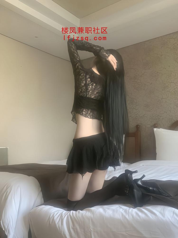 零零后肤白嫩逼水多易喷