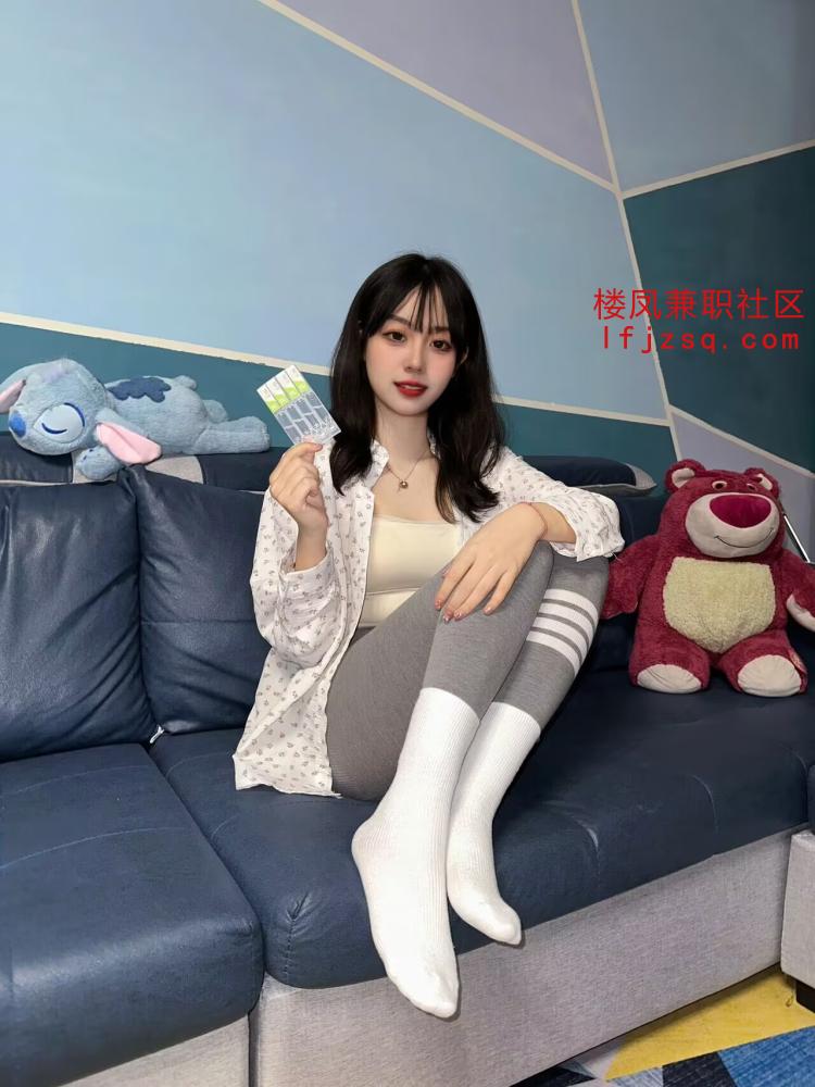 娇小萝莉求抱操易高潮，榨汁女深爱