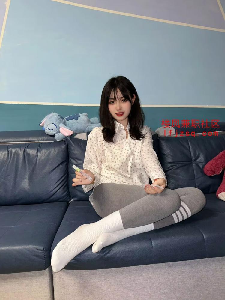 娇小萝莉求抱操易高潮，榨汁女深爱