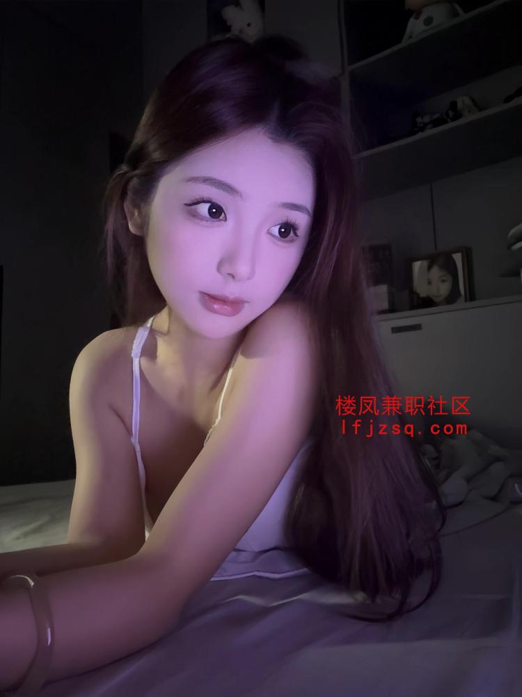 清纯嫩妹刚下海兼职 逼紧水多