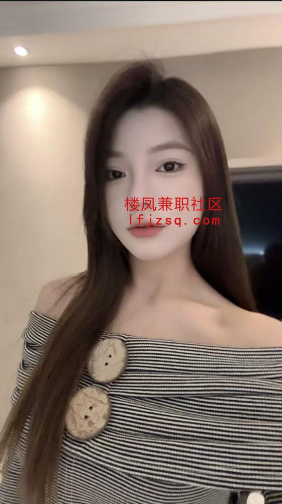 高挑软糯甜妹洛知予 清纯美女  笑起来甜甜的 有个小虎牙 耐看梨形身材