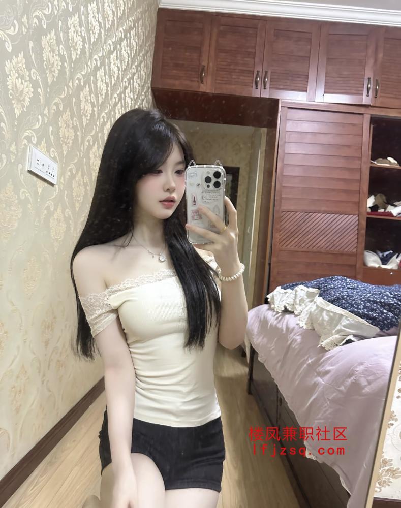 新茶极品~清纯小妹，大学生妹逼紧乳头超粉，极品身材打工妹可内射