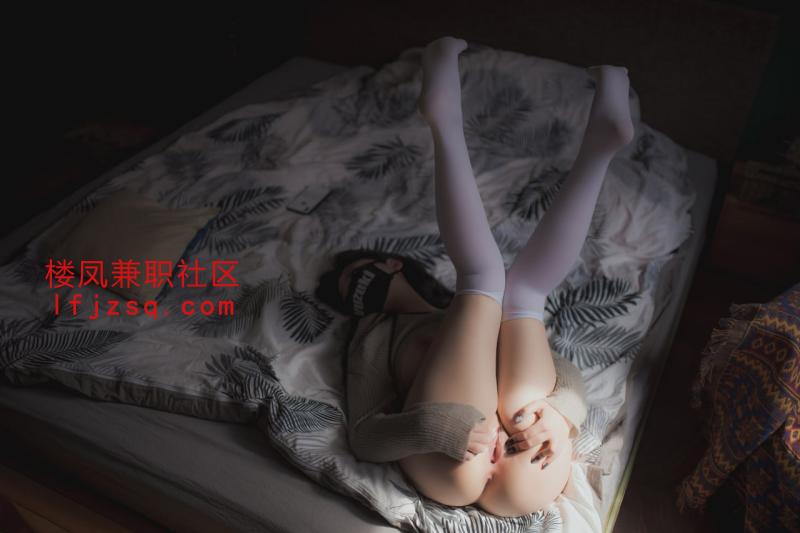 佛山妹子粉嫩多汁胸大会玩屁股翘，非常配合