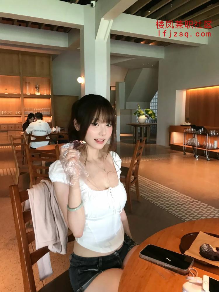 04嫩妹蛇腰蜜桃臀完美颜值受不了