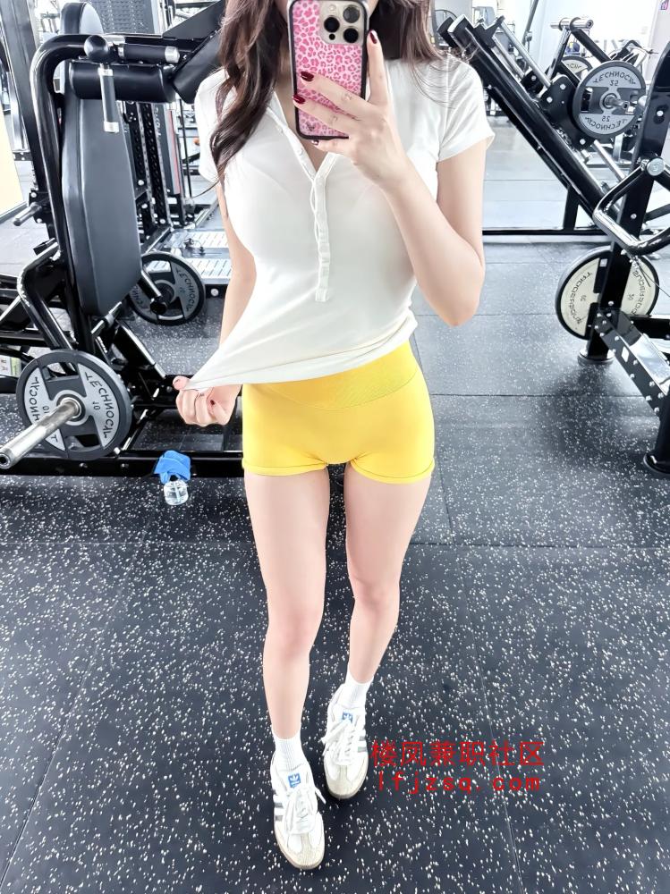 金华义乌两地跑的老师 白虎阴唇很刺激