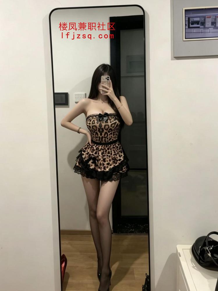 东莞白虎蜜桃臀小骚货（可上门）