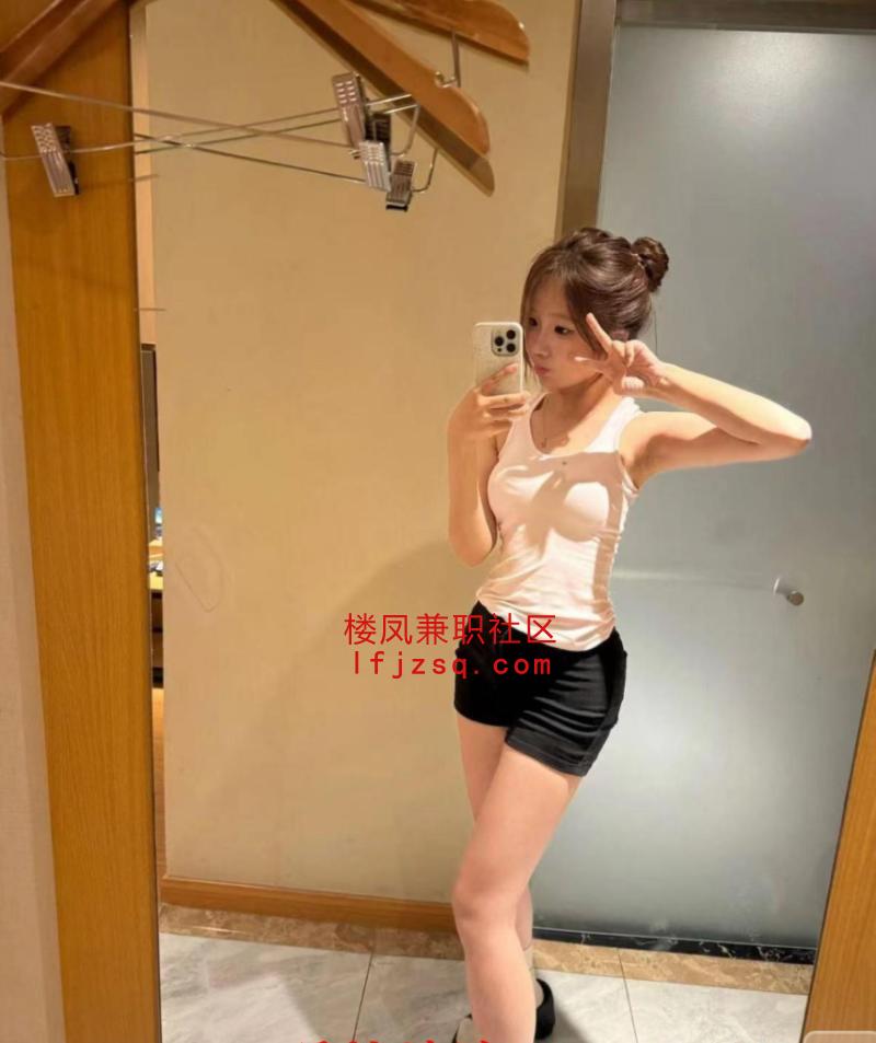 约延边妹妹不穿内衣骚逼水多年轻有活力