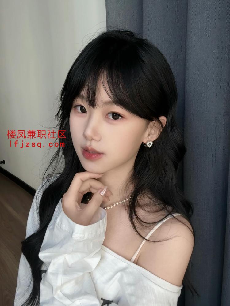 反差婊馒头逼水多逼粉..b会夹超紧