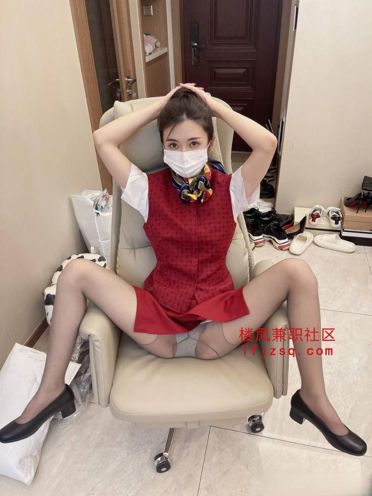 腰细臀圆的小骚逼