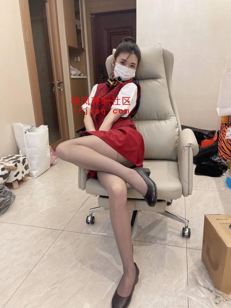 腰细臀圆的小骚逼