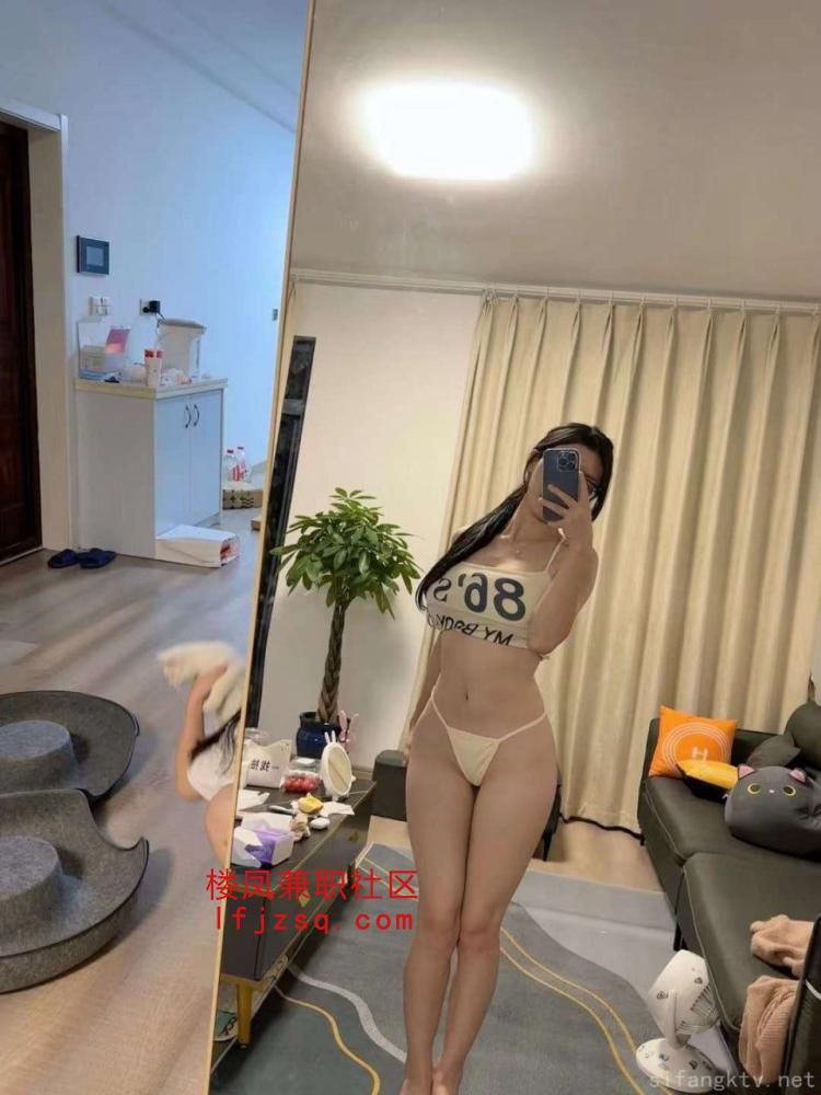 皮肤白奶子很白服务细腻妹子