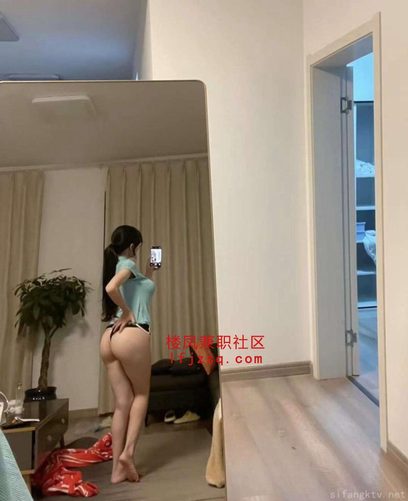 皮肤白奶子很白服务细腻妹子