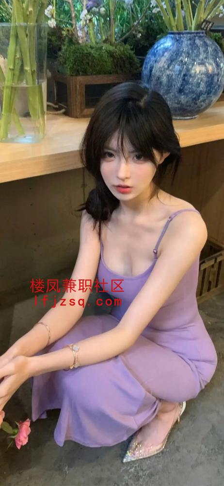 刑台细腰翘臀极品骚逼