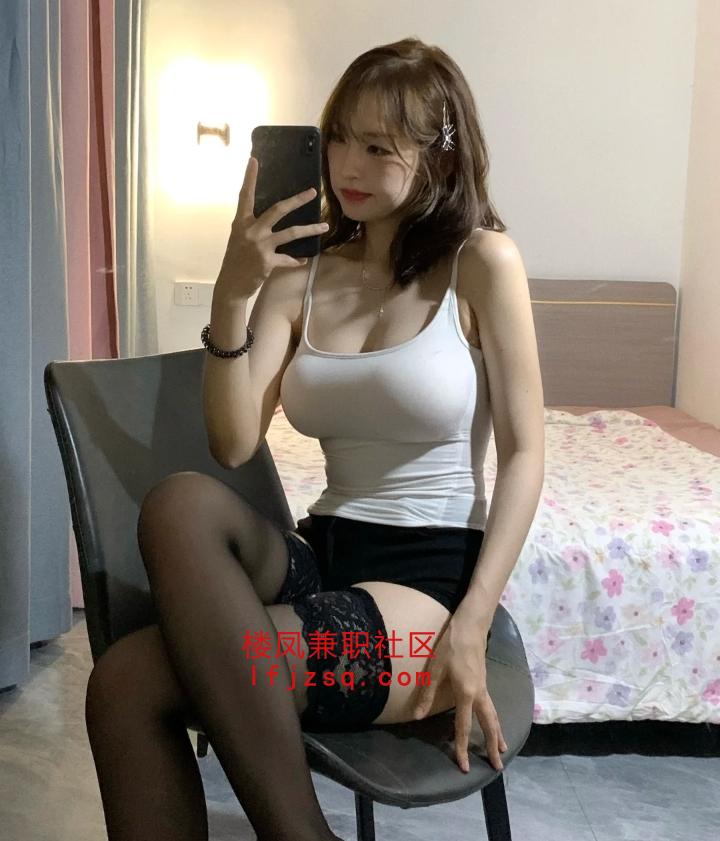 巨乳邻家大长腿妹妹 很是会提供情绪价值