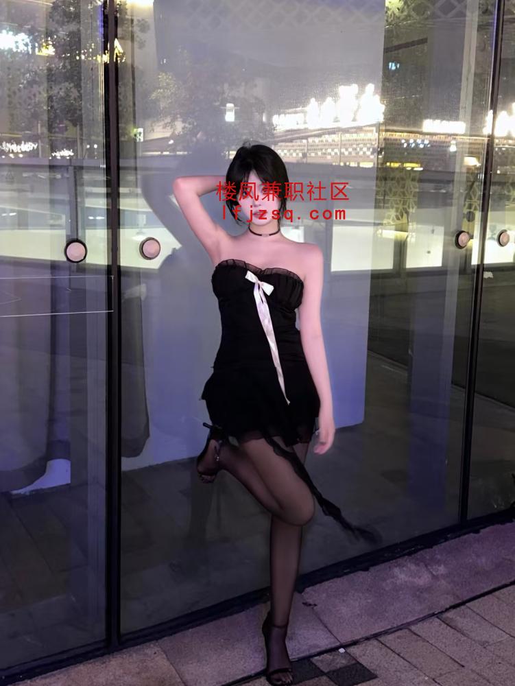 乌市新来大长腿后入啪啪响