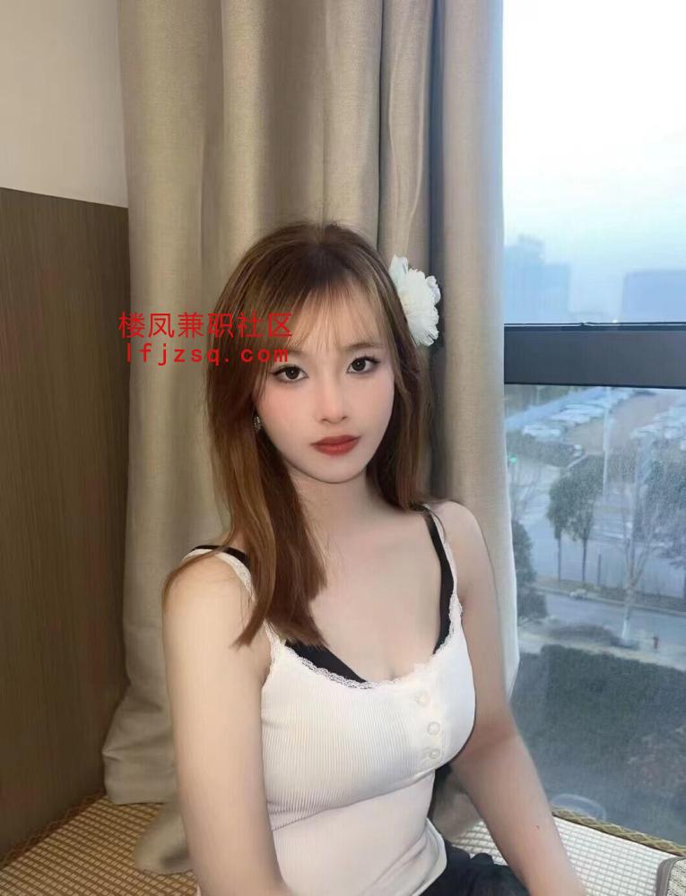 00后兼职嫩鲍多汁小御姐
